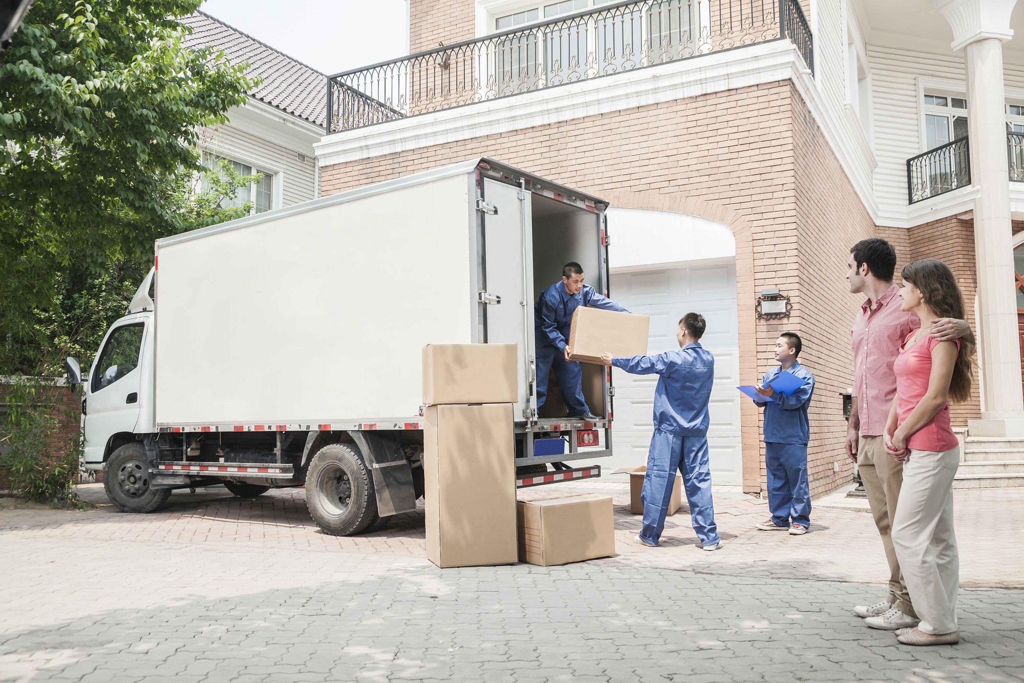 The Benefits of Moving with Professional Movers